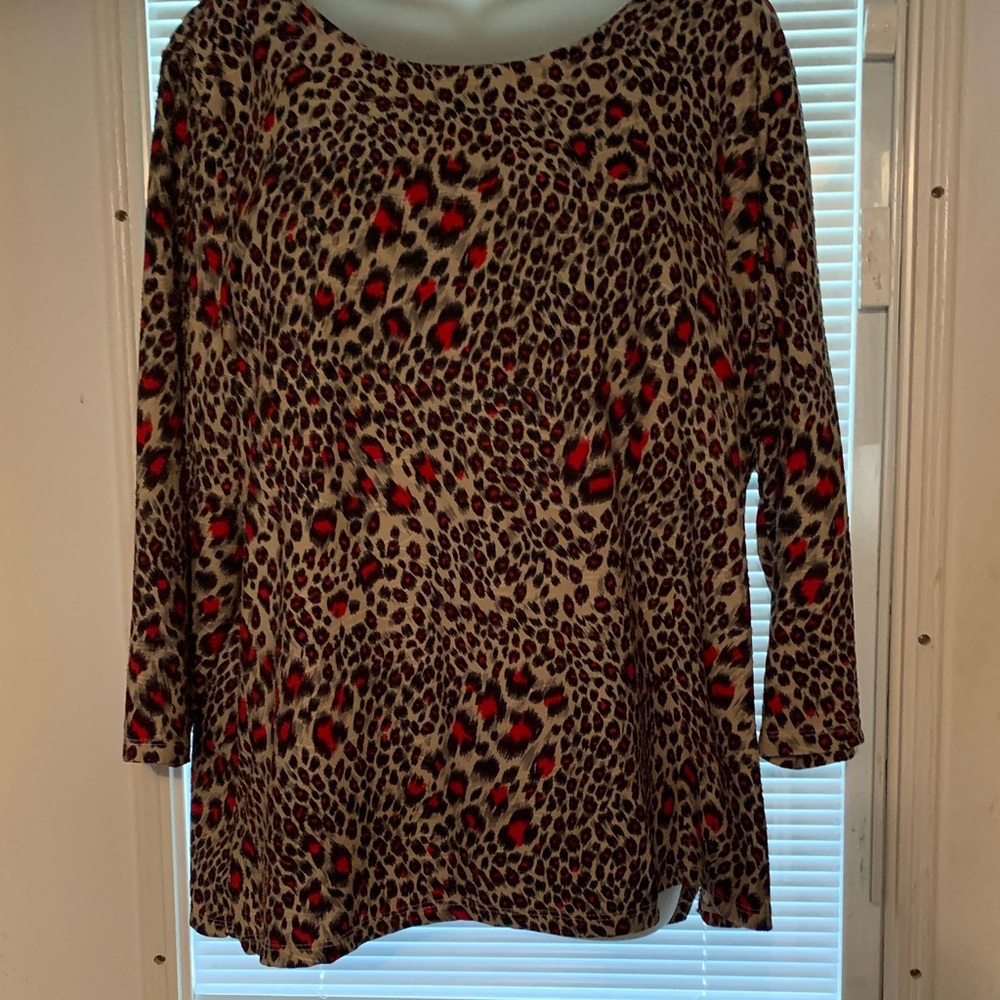 Women’s Leopard Print in Tan Red and Black Color Long Sleeve Top NWOT.